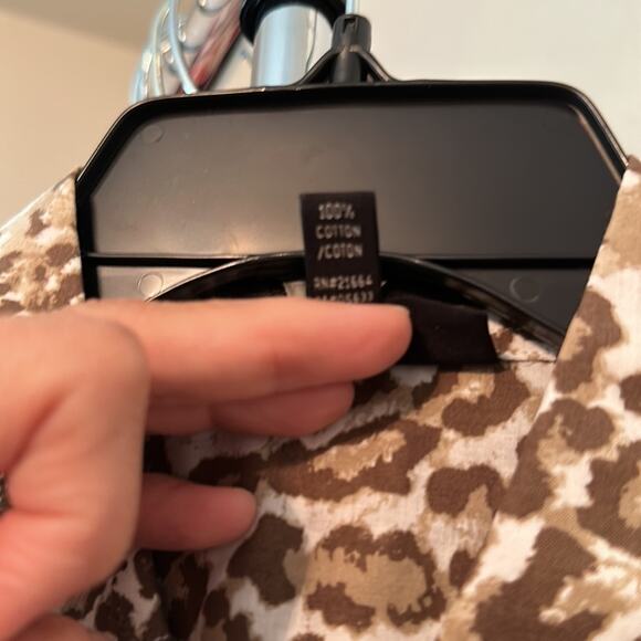 Foxcroft NYC Blouse Button Up Leopard Print Cotton NWT Brown White size 4 - Picture 5 of 6